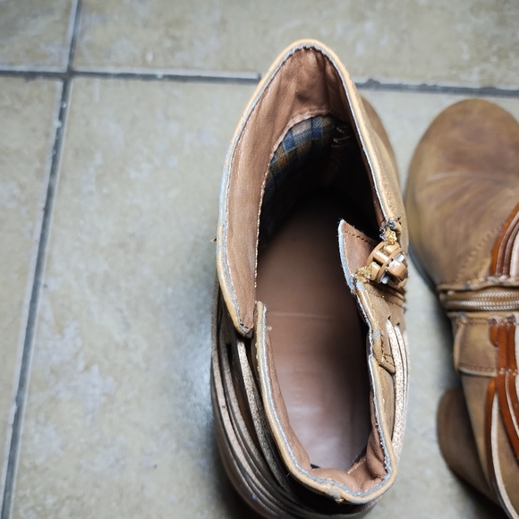 Madden Girl Faux Suede Western Style Bootie Size 7 - Picture 12 of 15